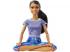 Barbie: Flexible Yoga-Puppe mit braunem Haar und blauer Hose - Mattel